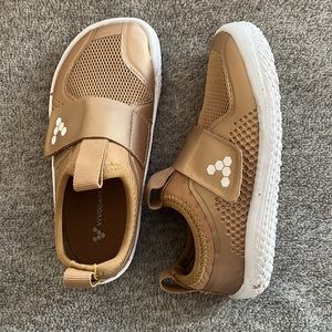 Vivobarefoot kids shoes in size Euro 27 (US size 10).